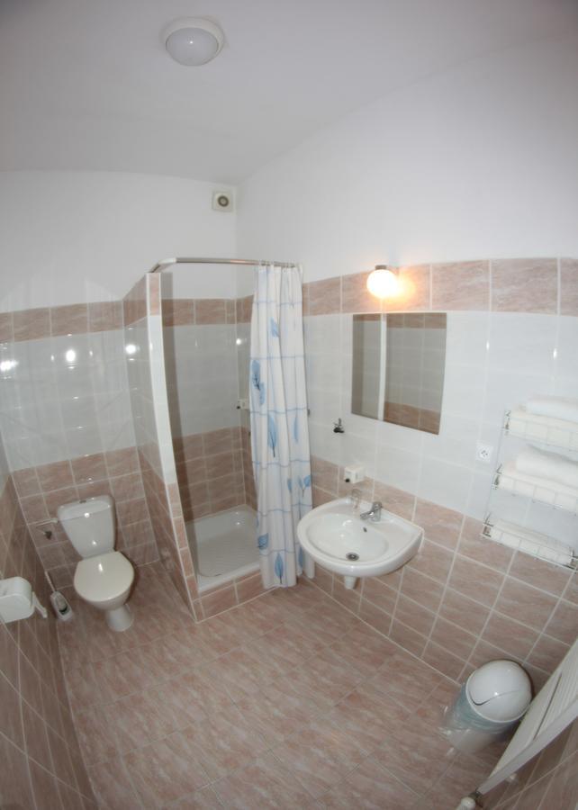 Hotel Kralovsky Dvur Horice Exterior photo